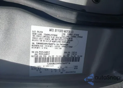 2004 Lincoln Town Car Ultimate z USA, uszkodzony, nr VIN 1LNHM83W94Y669716